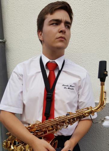 A minha experiência na área da música começou em 2009, no ano seguinte inscrevi-me na escola de música da Banda Musical de Monção onde escolhi aprender a tocar o Saxofone Alto, dois anos mais tarde acabaria por ingressar na própria Banda.