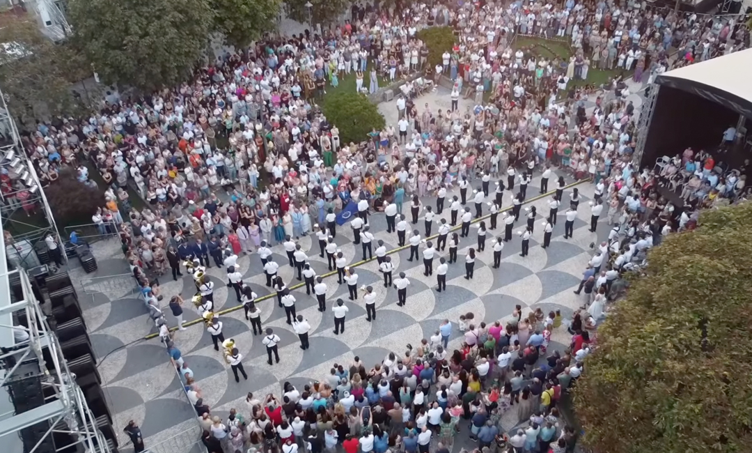 Banda Musical de Monção em formação durante uma festa em Monção